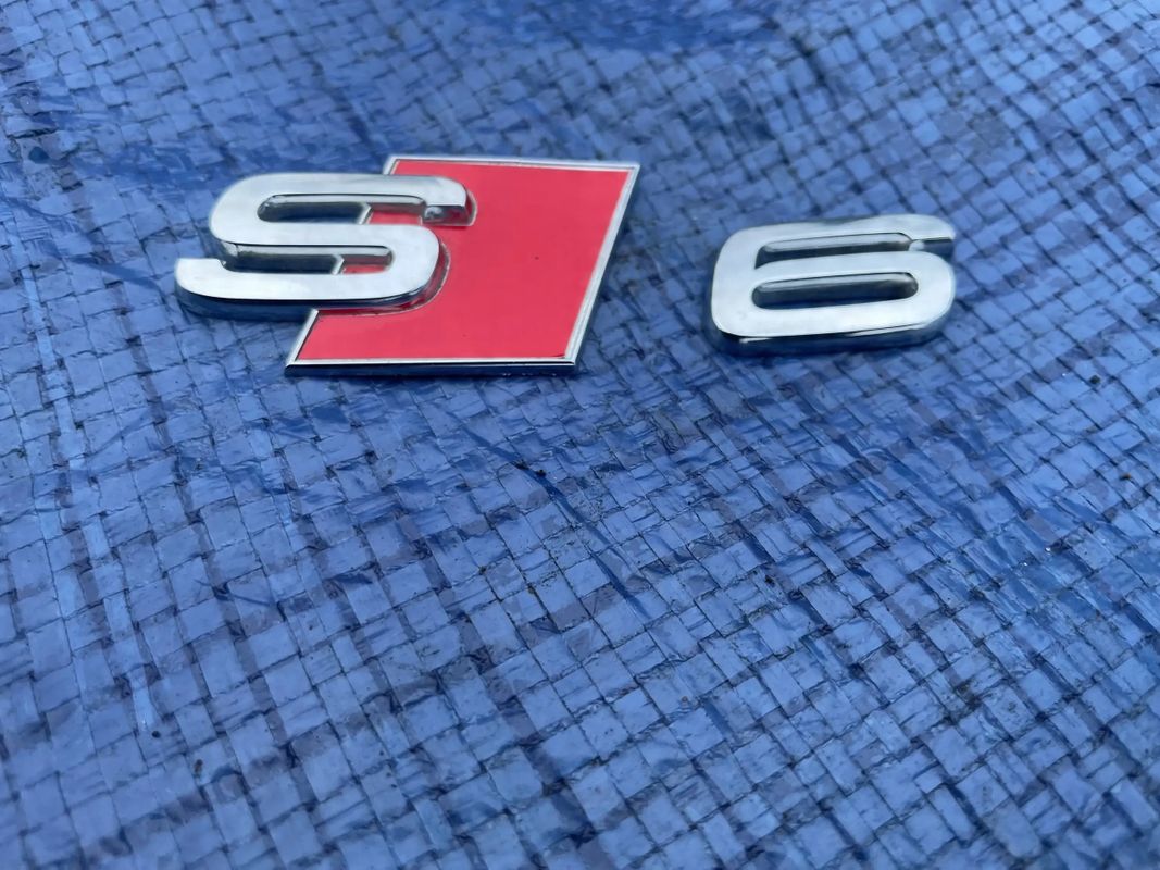 Emblemat Znaczek Napis Tył Audi A6 S6 Oryginał 4b