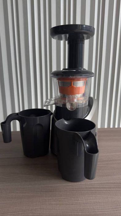 Соковижималка шнекова Tefal infiny juice zc255В38
Потужність 200W 
Ста