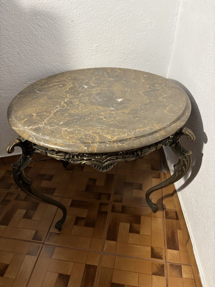 Mesa de pedra clássica