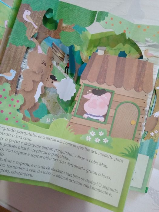 Livro infantil Os Três Porquinhos 3D Pop-up Porto Editora