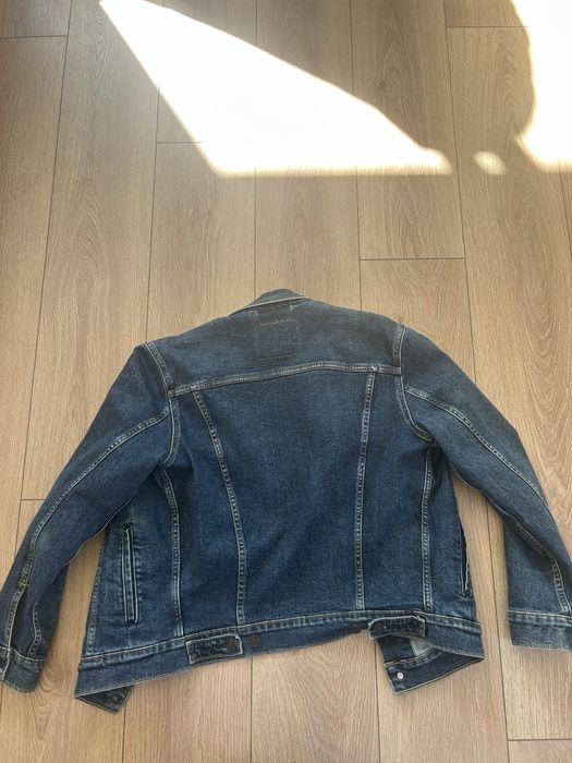 O casaco Levi's é autêntico