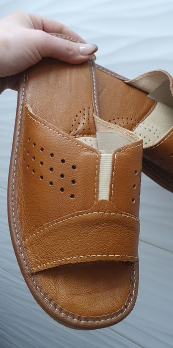 Kapcie laczki pantofle skórzane skóra naturalna 42 brązowe z gumką