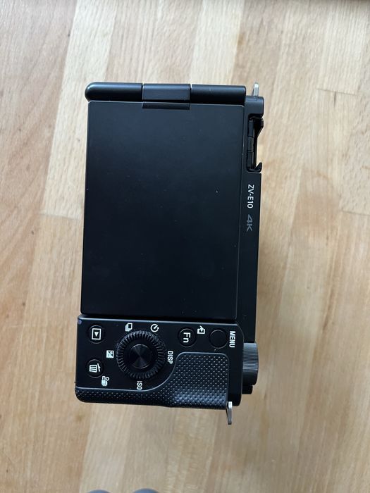 Duży zestaw vlog SONY ZV-E10LBD statyw, mikrofon, torba, klatka