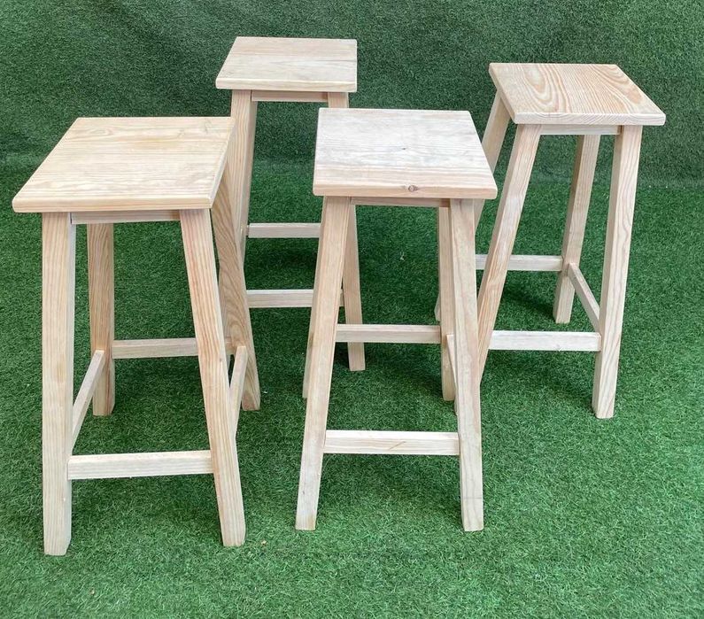 Bancos de balcão em pinho cru