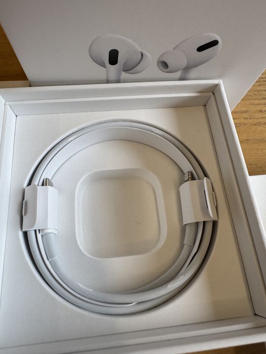 Apple AirPods Pro (1. generacja) + akcesoria nowe + etui!