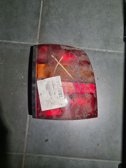 Lampa lewa tylna Nissan Micra K11