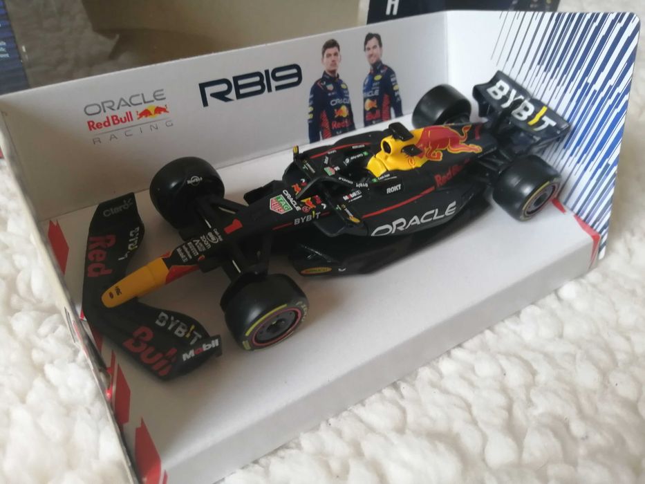 Burago 1/43 Max Verstappen RB19  Novo
