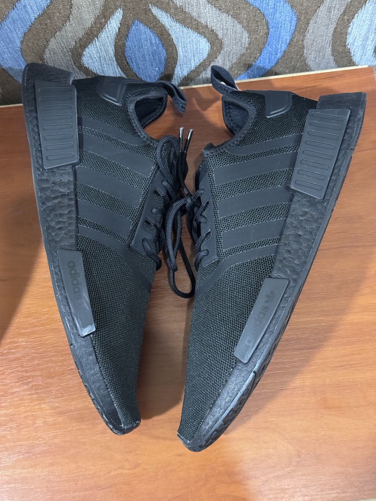 Кросівки чоловічі ADIDAS NMD_R1 US12 30 см