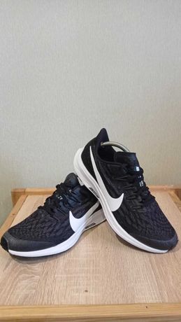 Кроссовки для спорта Nike 38,5 размера