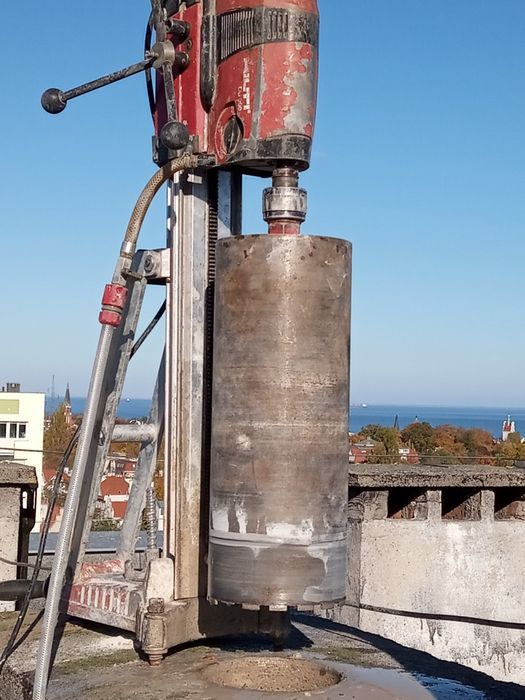 Przewierty w betonie cięcie betonu .