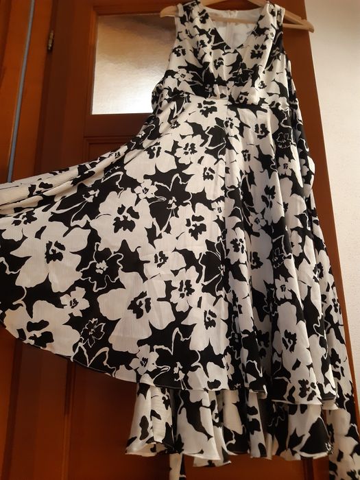 Piękna biało czarna sukienka midi kwiaty