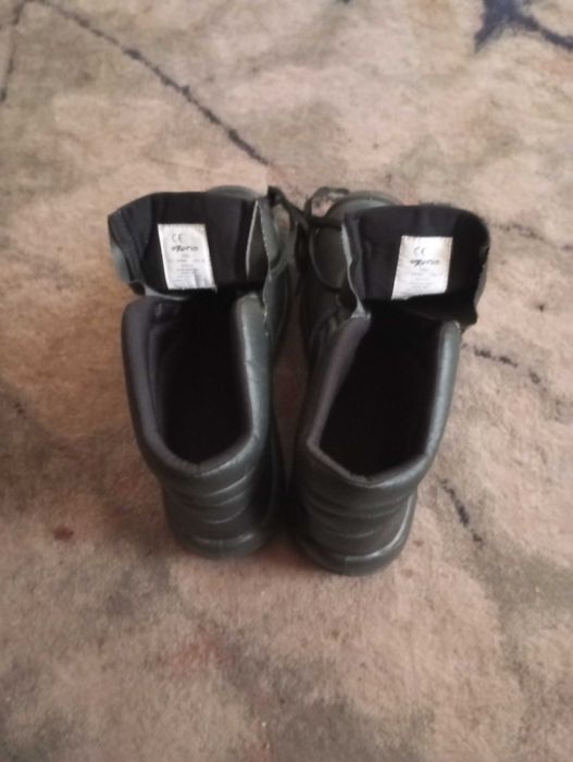 Рабочие ботинки 45 размер новые.