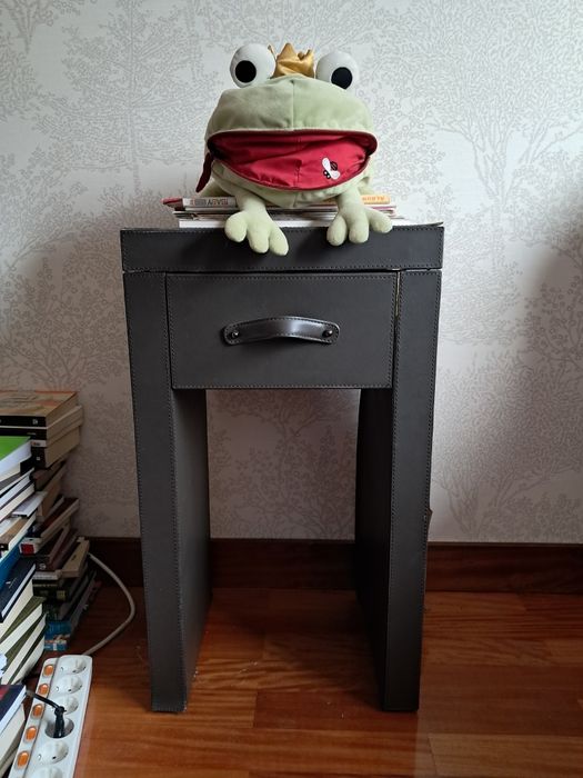 Mesa de cabeceira ou móvel de apoio