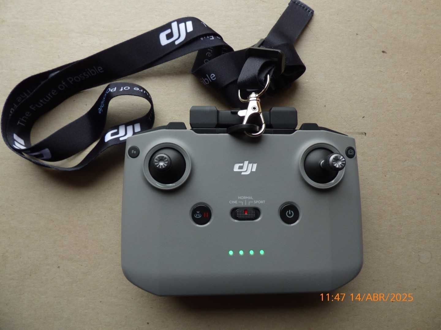 Emissor DJi Mini 2/Mini 2 SE.Fita pescoço DJi;telemovel não incluido