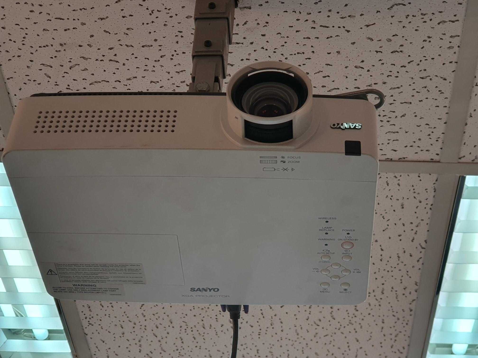 Projektor Sanyo PLC-XU355
