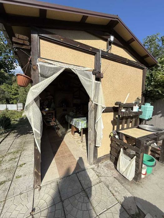 Продається двоповерхова дача, с. Терешки,  з власним озером у дворі