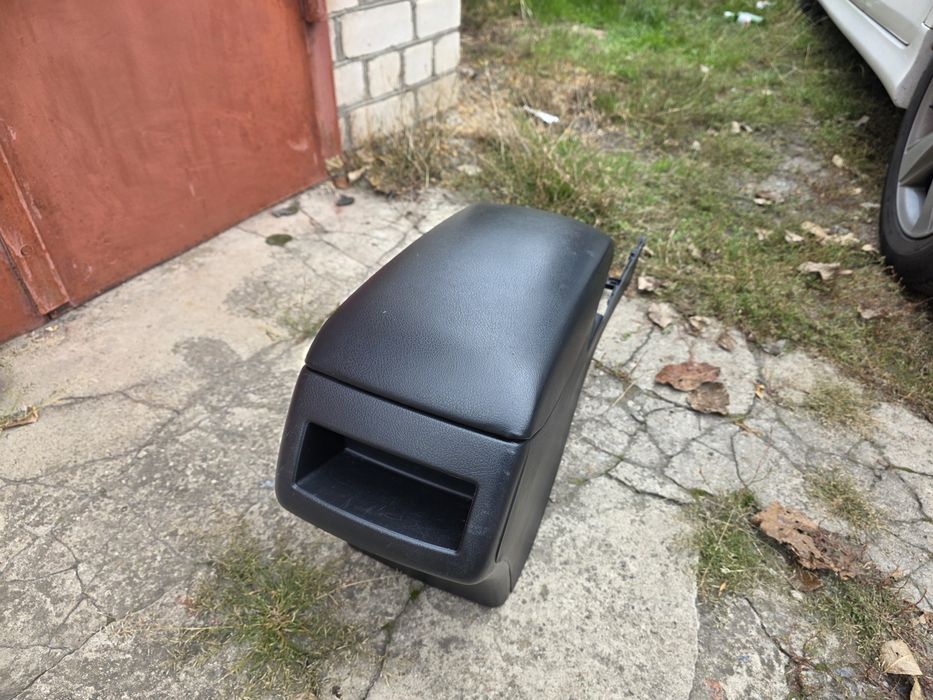 Підлокітник Toyota Camry 40