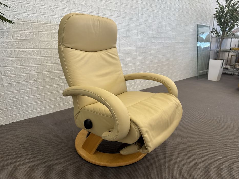 Шкіряне крісло реклайнер