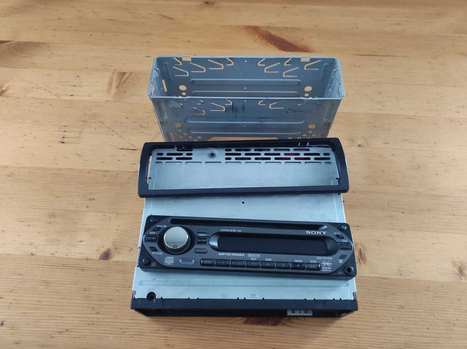 Radioodtwarzacz radio SONY CDX-GT200 4 x 50W CD/MP3/WMA/FM/AUX/RDS