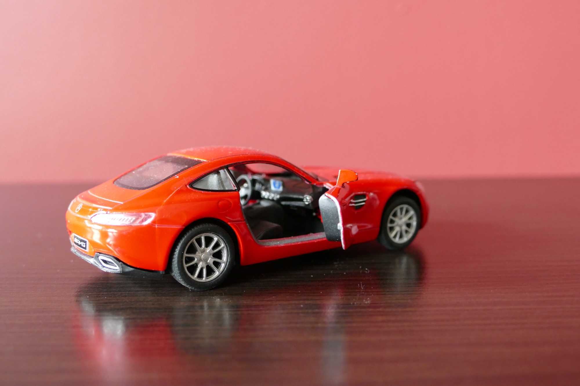 Kinsmart KT5388 Mercedes-AMG GT skala 1:36