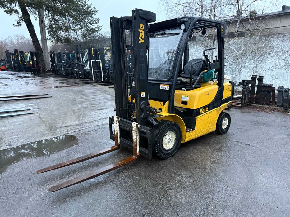Навантажувач вилковий YALE GLP25VX