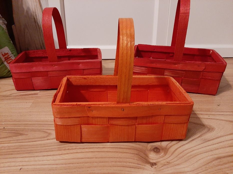 3 Koszyczki plecione.