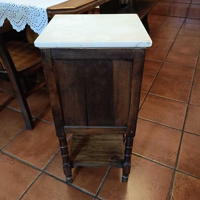 Mesa de cabeceira antiga com pedra mármore - Peça Vintage