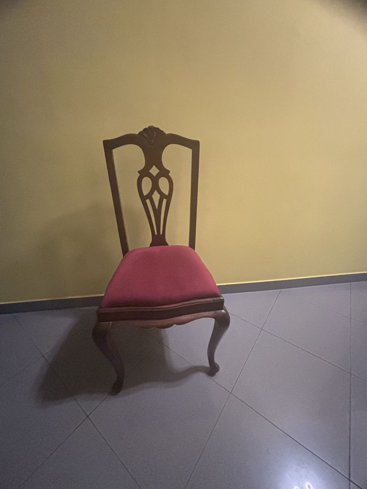 Vendo 6 cadeiras e 2 cadeiroes