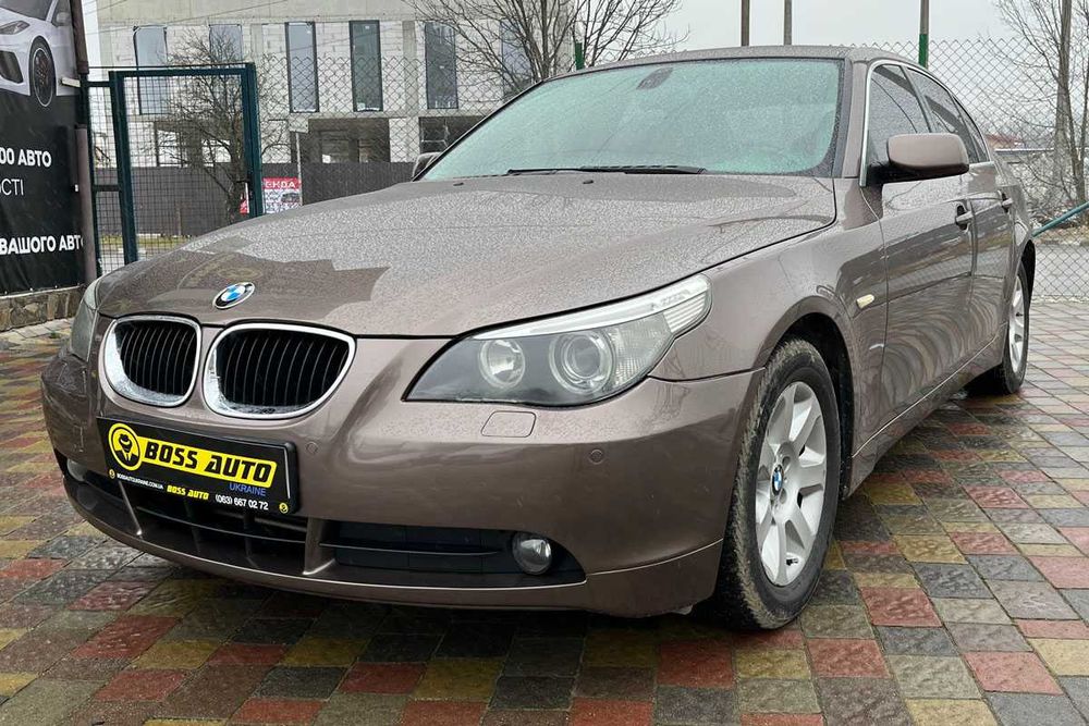 BMW 520I 2004 року