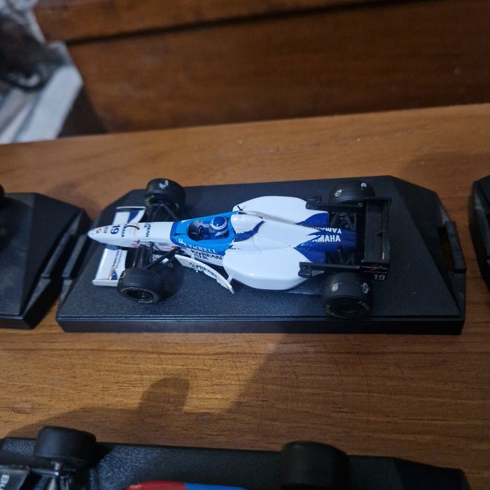 8 carros F1 antigos de coleção