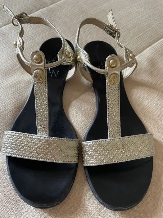 Sandálias douradas tam36