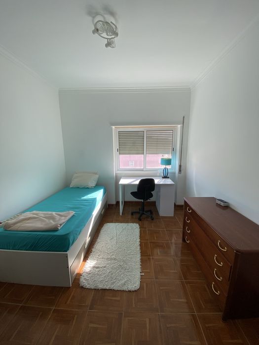 Quarto para arrendar no Fogueteiro