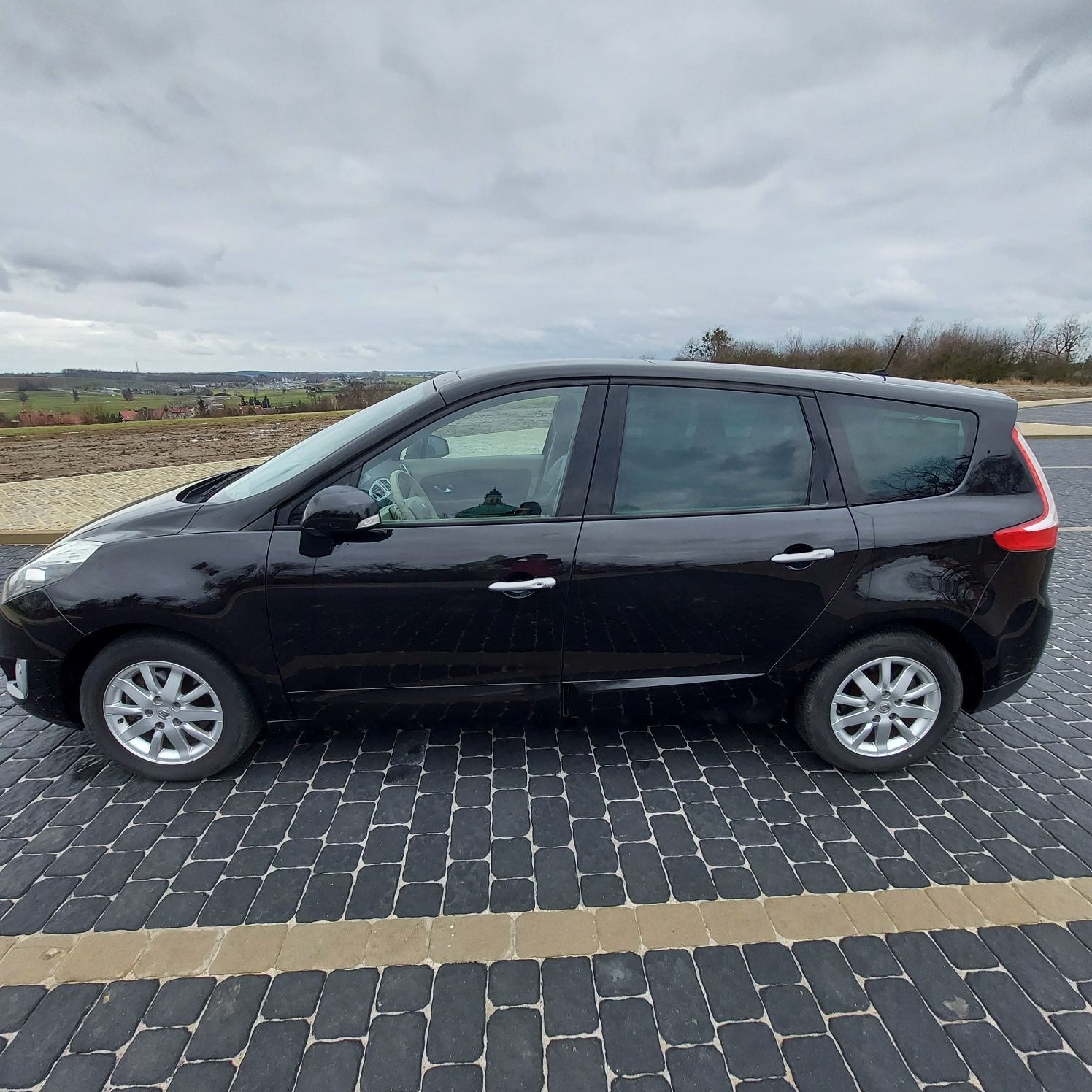 Renault Grand Scenic 1.9 bezwypadkowy 7osobowy 2x szyberdach skóra naw