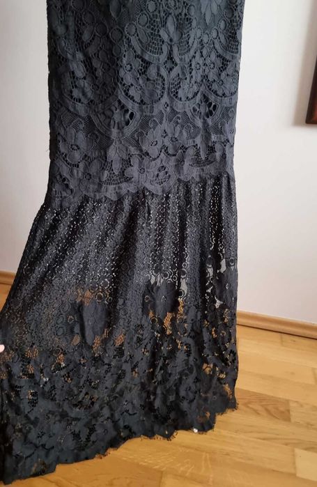 Czarna koronkowa wyszywana sukienka maxi Lipsy London