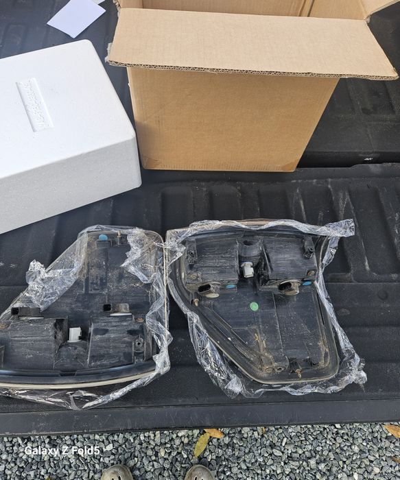 Komplet lampy przednie tylnie i gril z owiewką ford f150