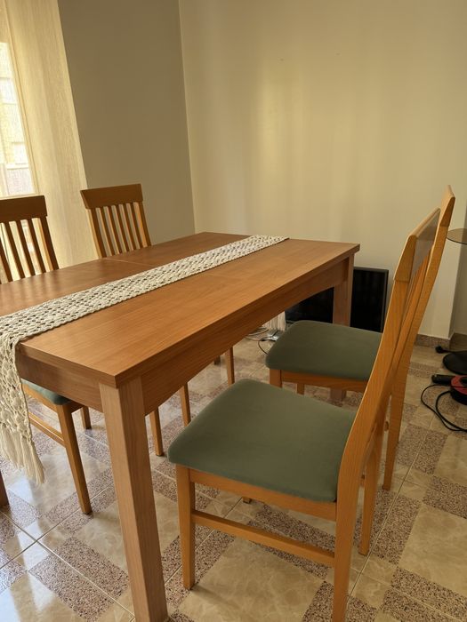 Mesa de jantar extensivel e cadeiras