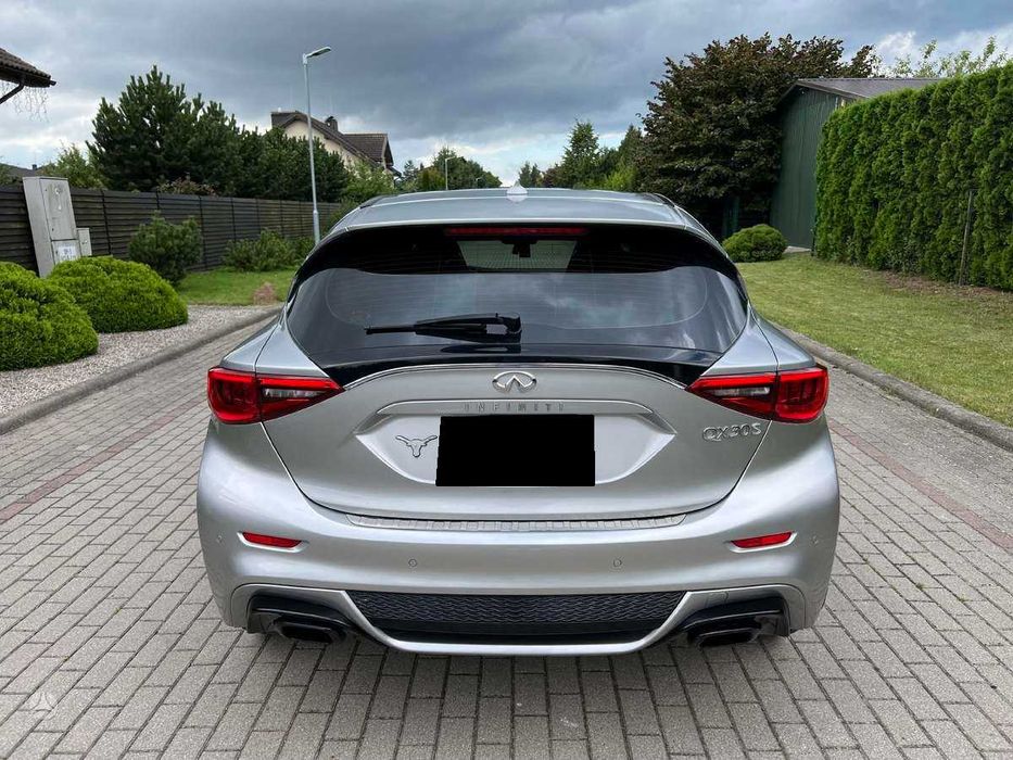 Infiniti QX30 2017 року