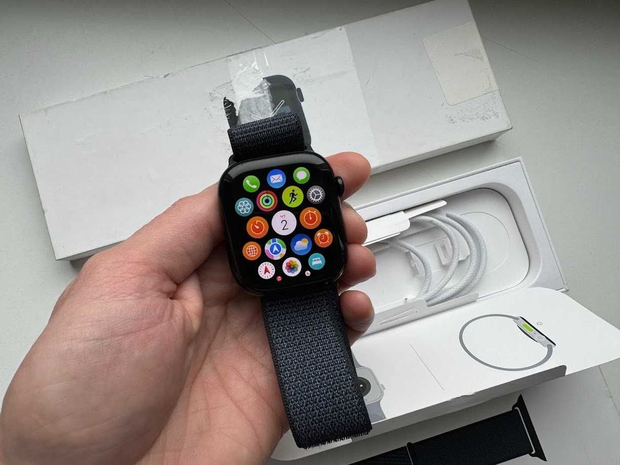 Apple Watch Series 10 46mm A2999 Jet Black Aluminium Sport Loop GPS