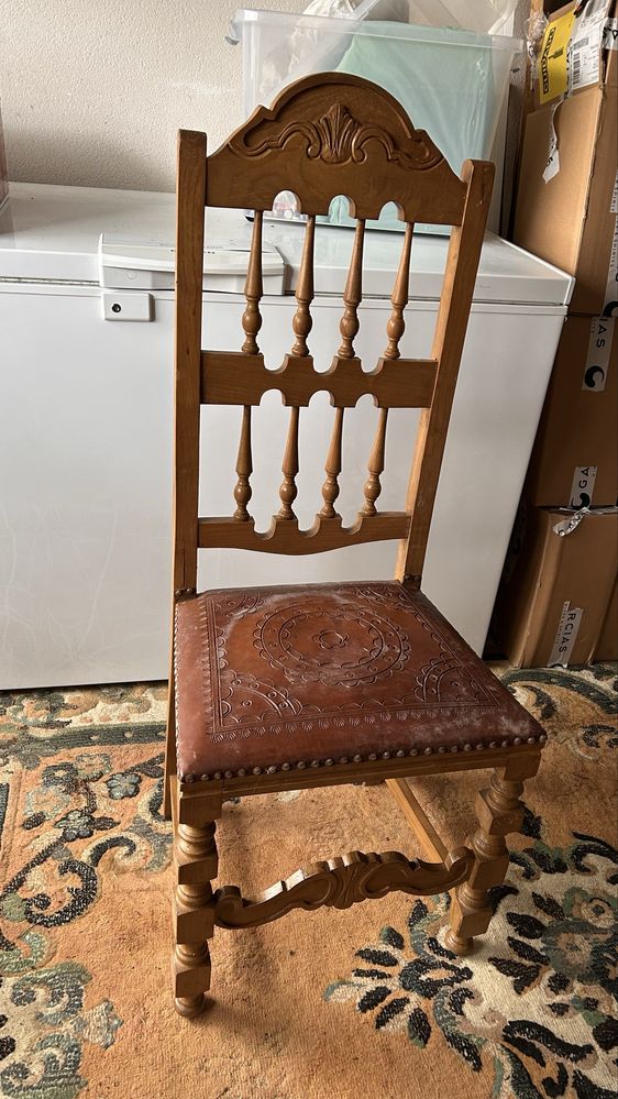 Mesa de Jantar em Castanheiro com 8 Cadeiras – Madeira Maciça