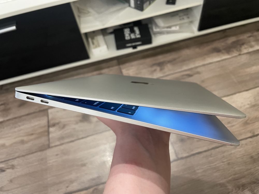 MacBook Air 13” 2019 i5/1.6 8 128