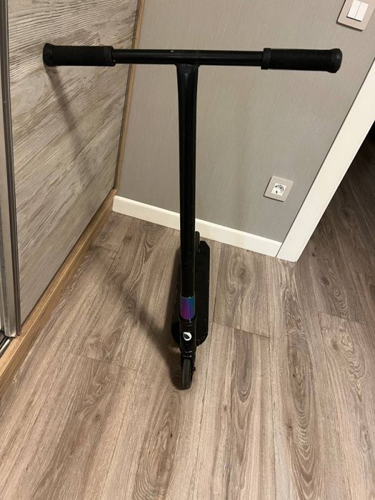 Дитячий трюковий самокат на 8-9 років.