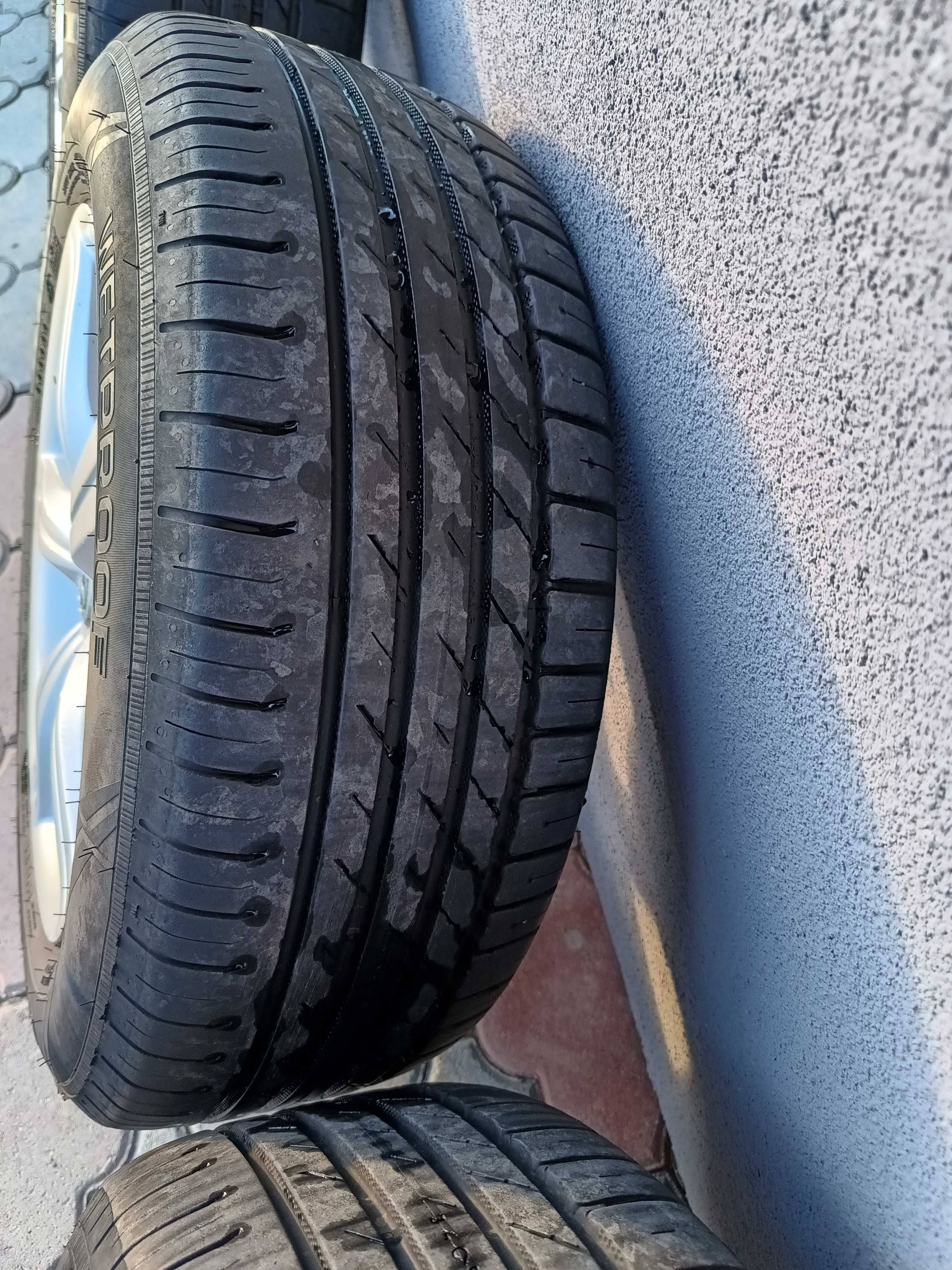 Felgi 15" rozstaw 5x100 z letnimi oponami NOKIAN z 2022 roku 195/60R15