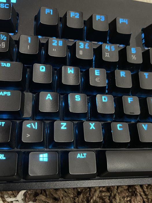 Продам игровую клавиатуру logitech G pro