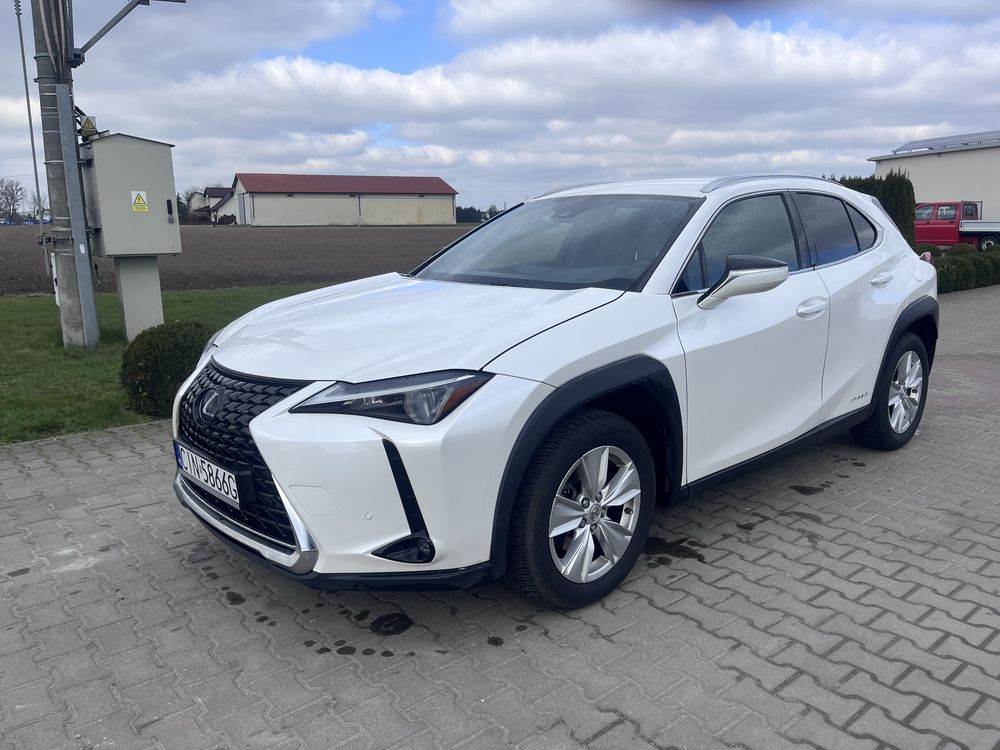 Lexus UX.