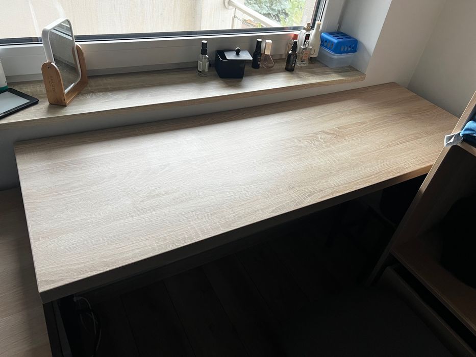 Sprzedam blat/ biuro dąb sonoma plus 4 nogi z Ikea czarne