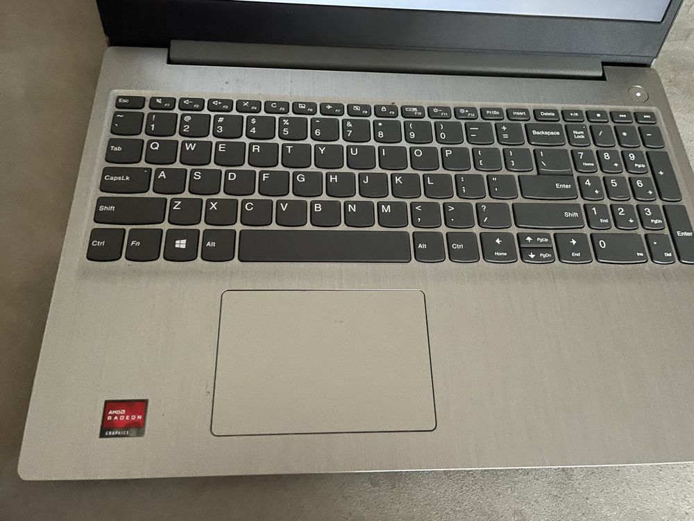 Laptop Lenovo z ladowarka