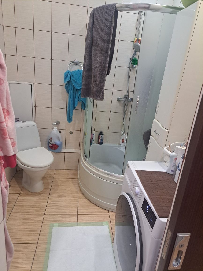 Квартира з меблями ,кухня 12 кВ м,є укриття