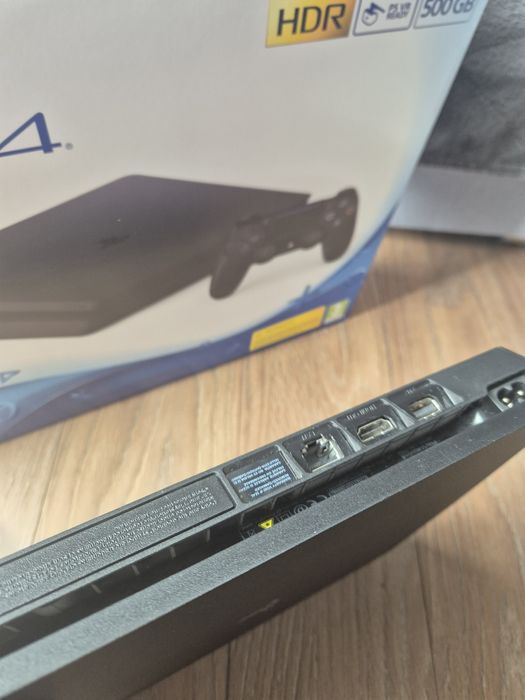 Konsola Ps4 slim  stan bardzo dobry PlayStation 4