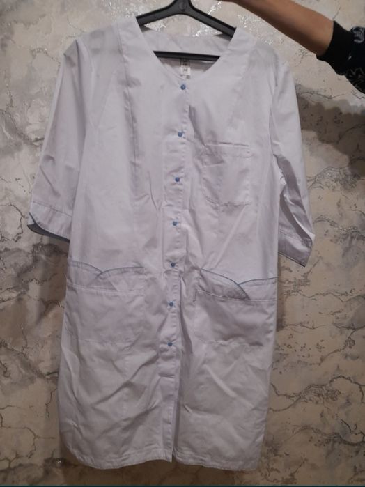 Білий медичний халат