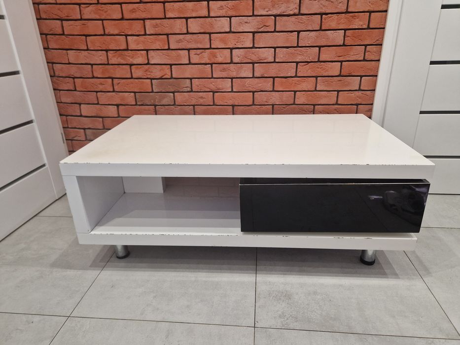 Biały stolik kawowy z czarną szufladami 120 x 60